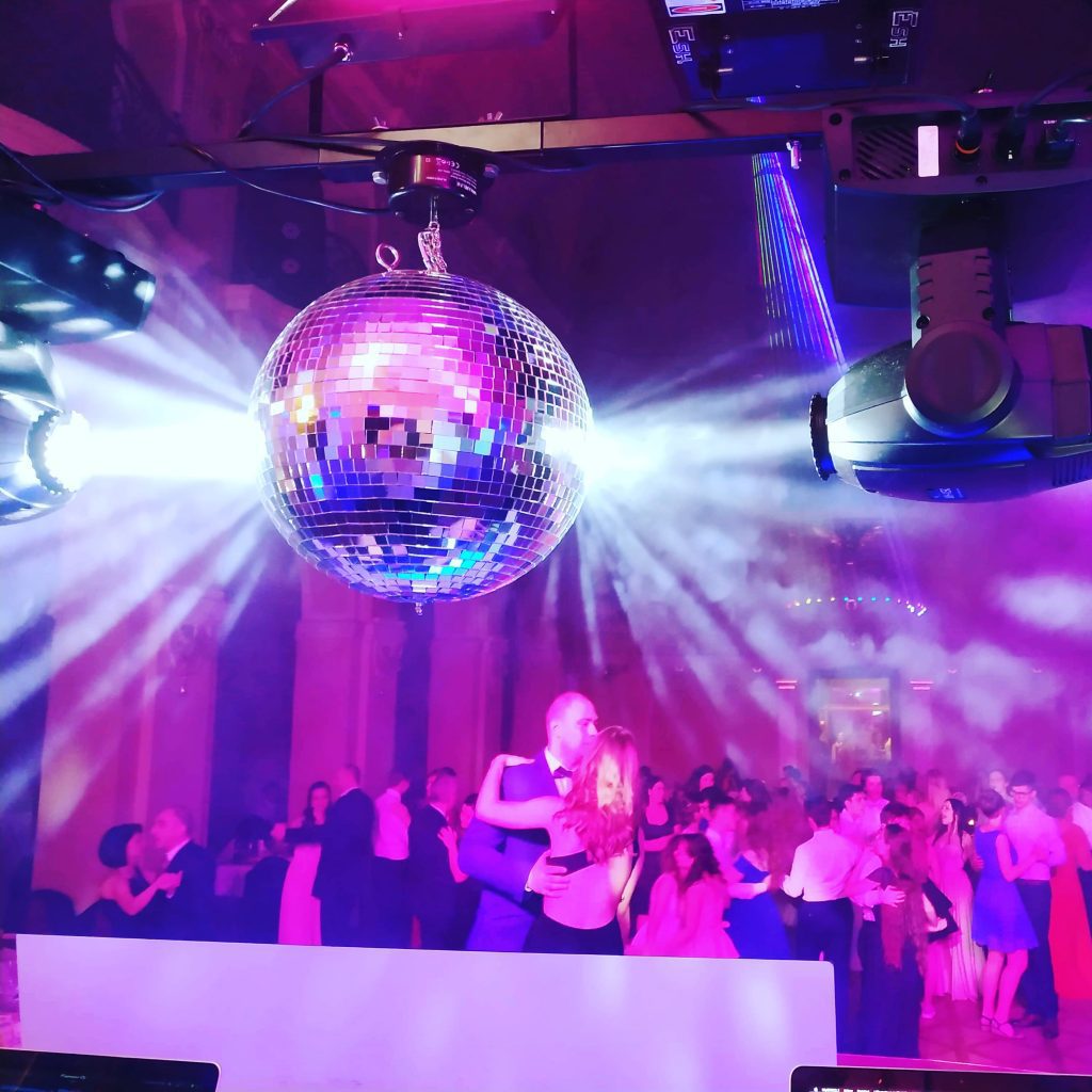 dj tom discoball